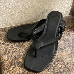 Black A&F heeled flip flops